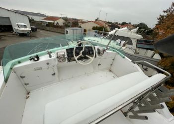 BERTRAM 28 Flybridge